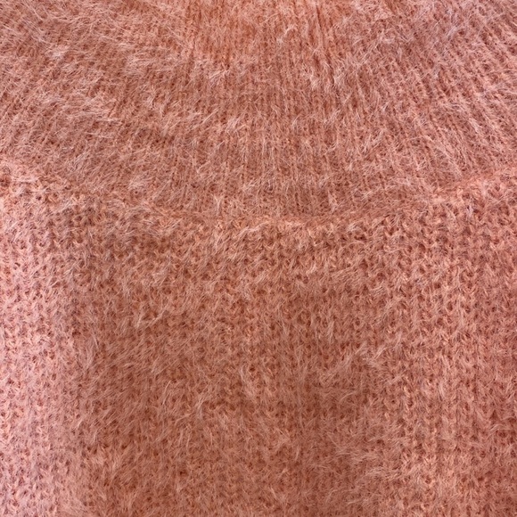 Sweet Generis Pink Fluffy Cropped Wide Cuffed 3/4 Sleeve Sweater Neck Size M/L - Picture 3 of 10